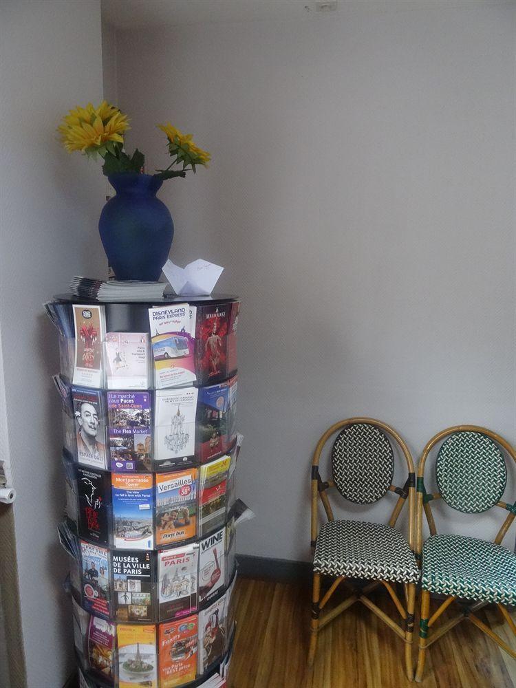 Hotel Ermitage 巴黎 外观 照片 A typical brochure rack