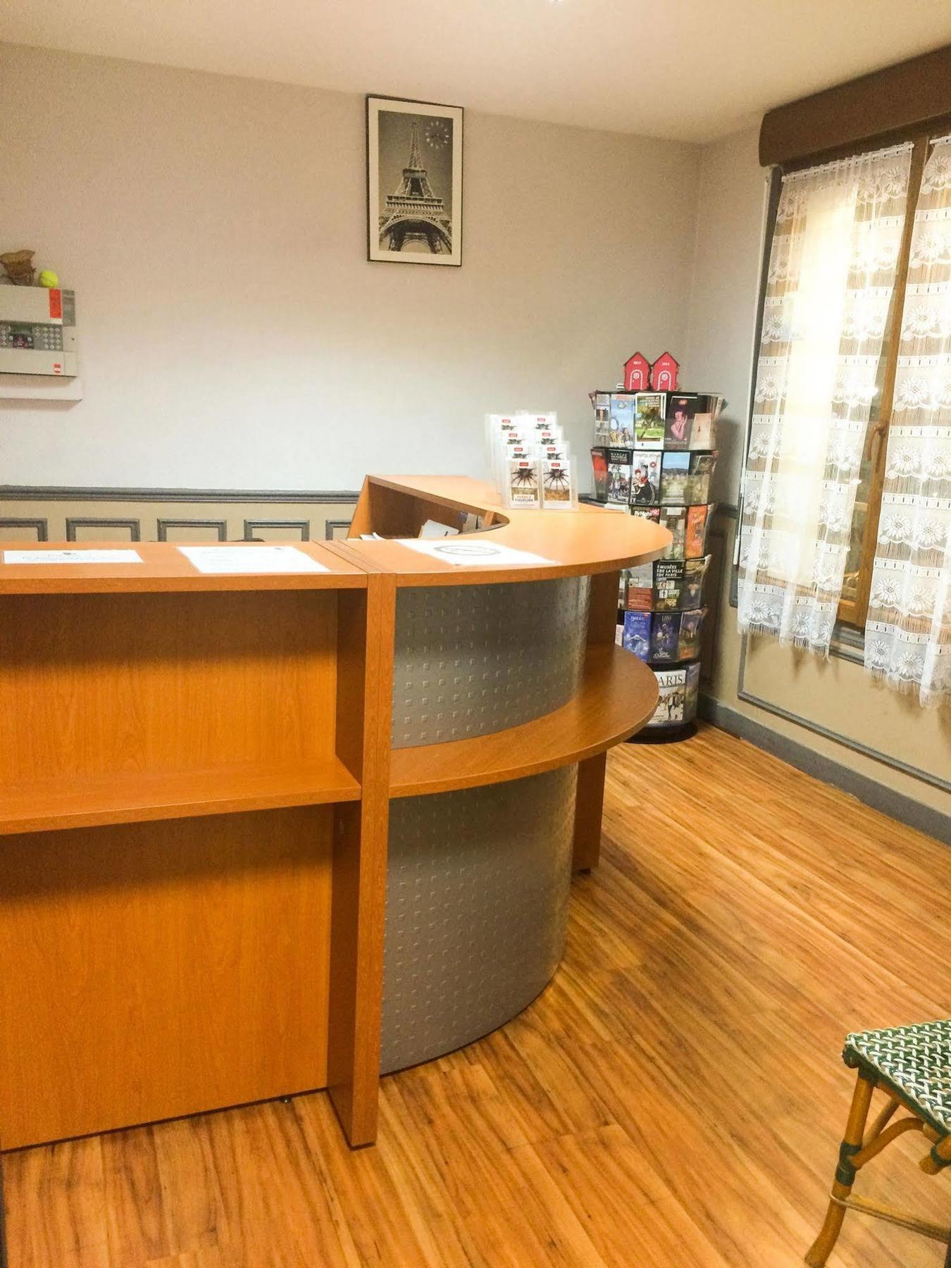Hotel Ermitage 巴黎 外观 照片 Reception desk
