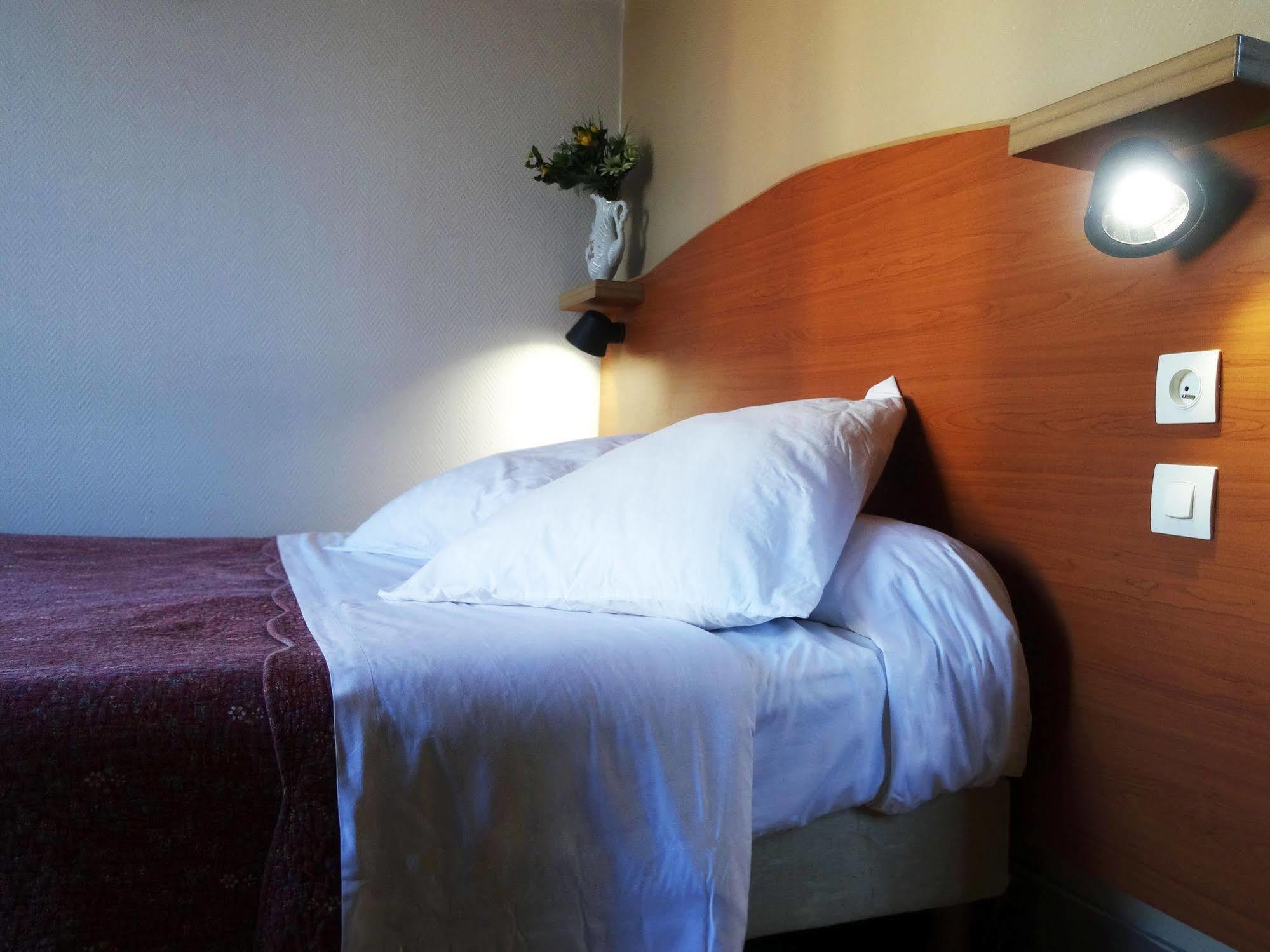 Hotel Ermitage 巴黎 外观 照片 A room at the hotel