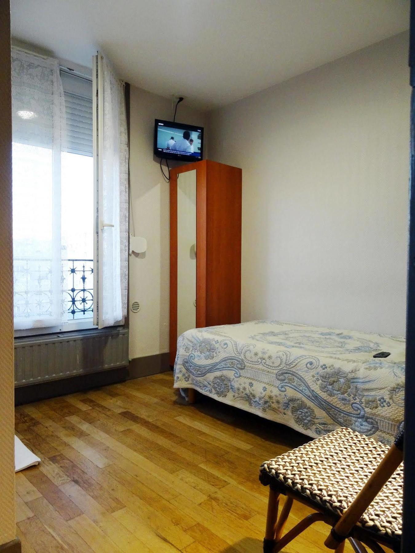 Hotel Ermitage 巴黎 外观 照片 A room at the hostel